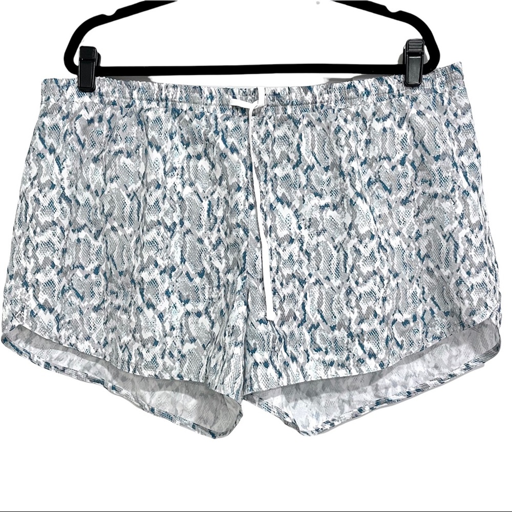 Old Navy Dolphin-Hem Run Shorts for Women -- 3-inch inseam